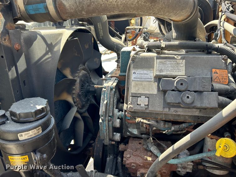 image for item NL9587 2001 International 4900  dump truck