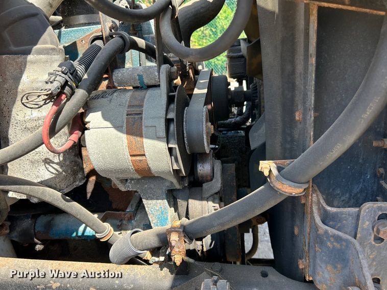 image for item NL9587 2001 International 4900  dump truck