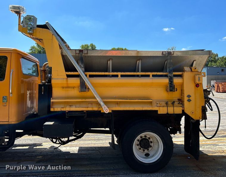 image for item NL9587 2001 International 4900  dump truck