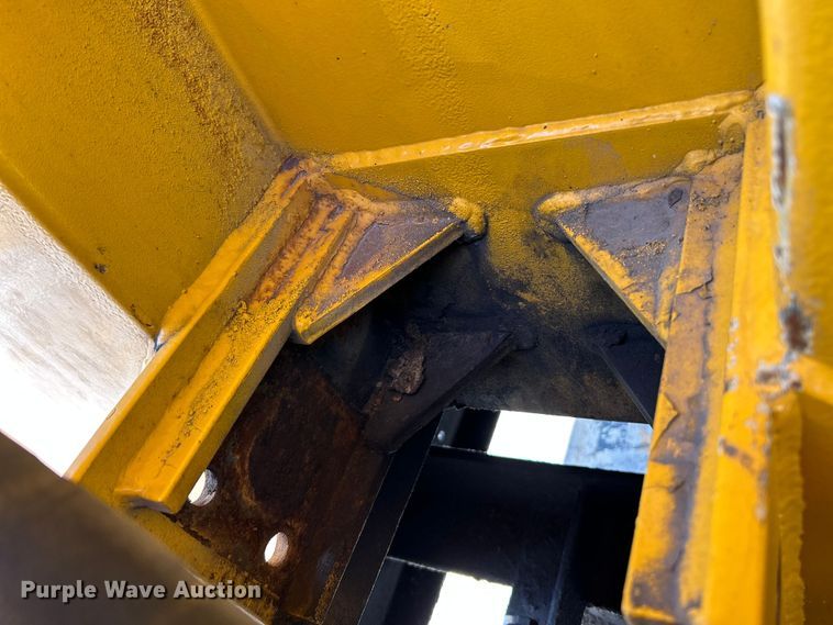 image for item NL9587 2001 International 4900  dump truck