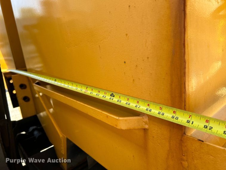 image for item NL9587 2001 International 4900  dump truck