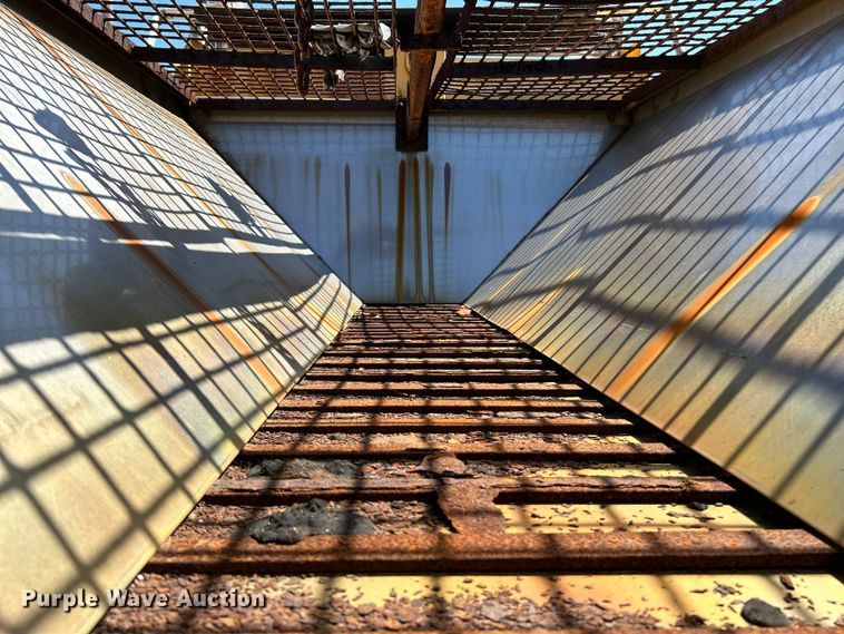 image for item NL9587 2001 International 4900  dump truck