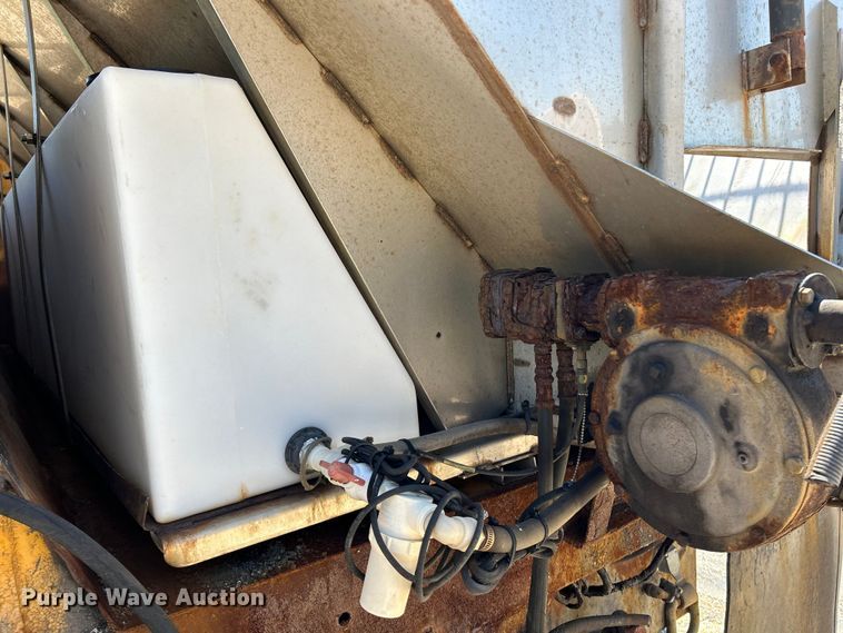 image for item NL9587 2001 International 4900  dump truck