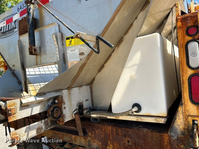 image for item NL9587 2001 International 4900  dump truck