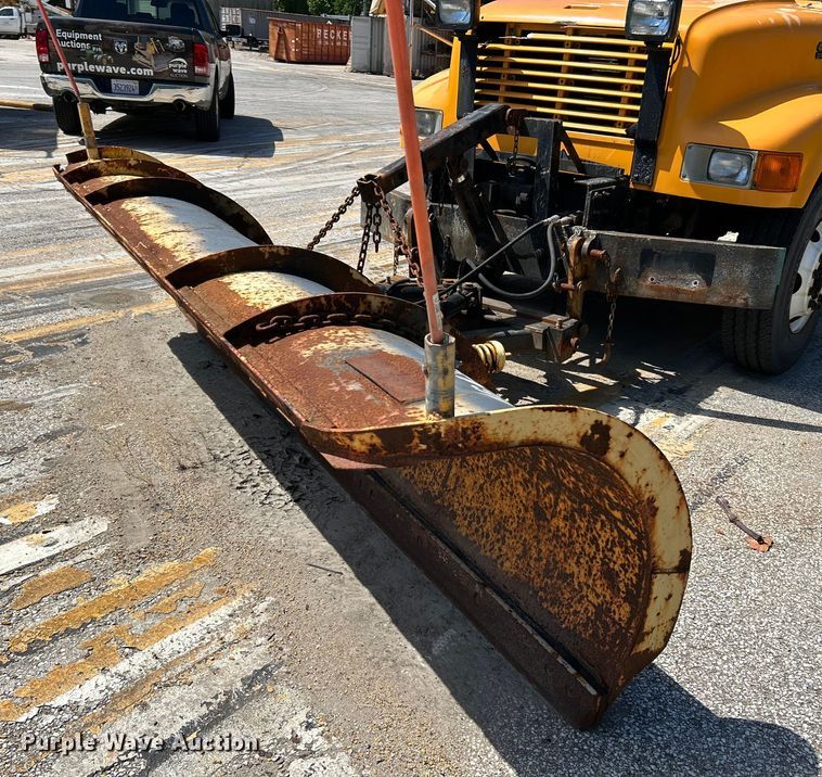 image for item NL9587 2001 International 4900  dump truck