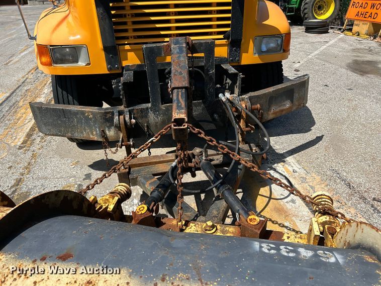 image for item NL9587 2001 International 4900  dump truck