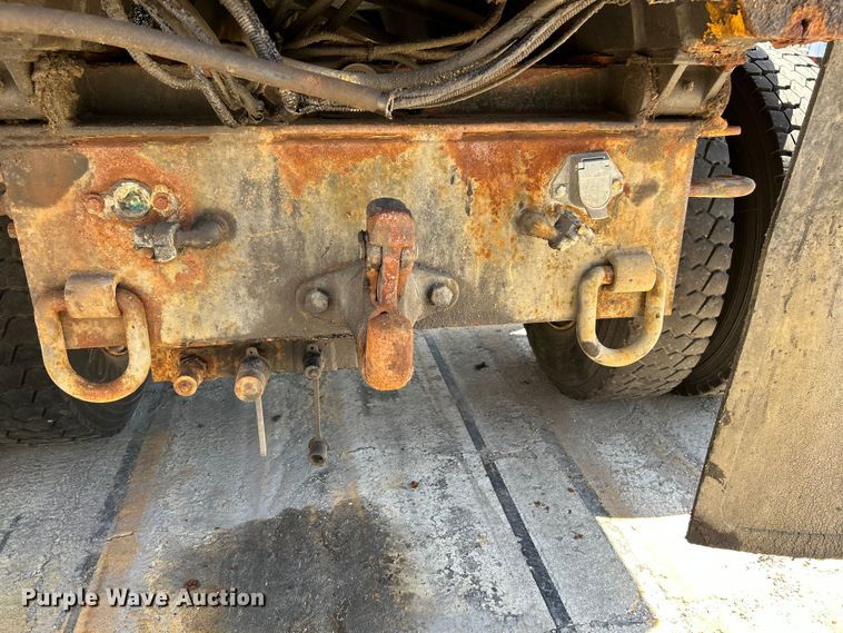 image for item NL9587 2001 International 4900  dump truck