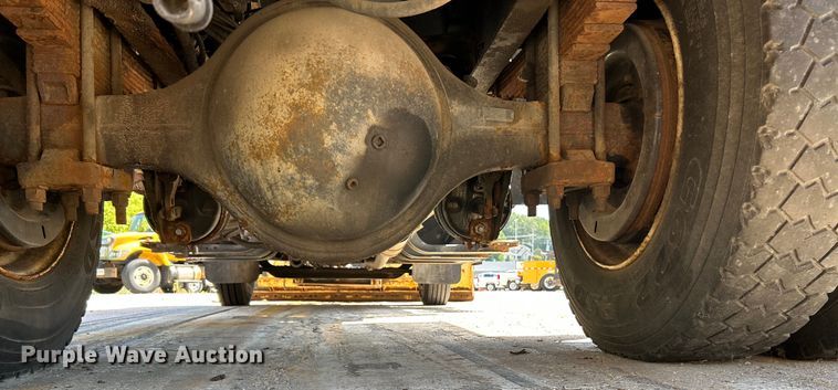 image for item NL9587 2001 International 4900  dump truck