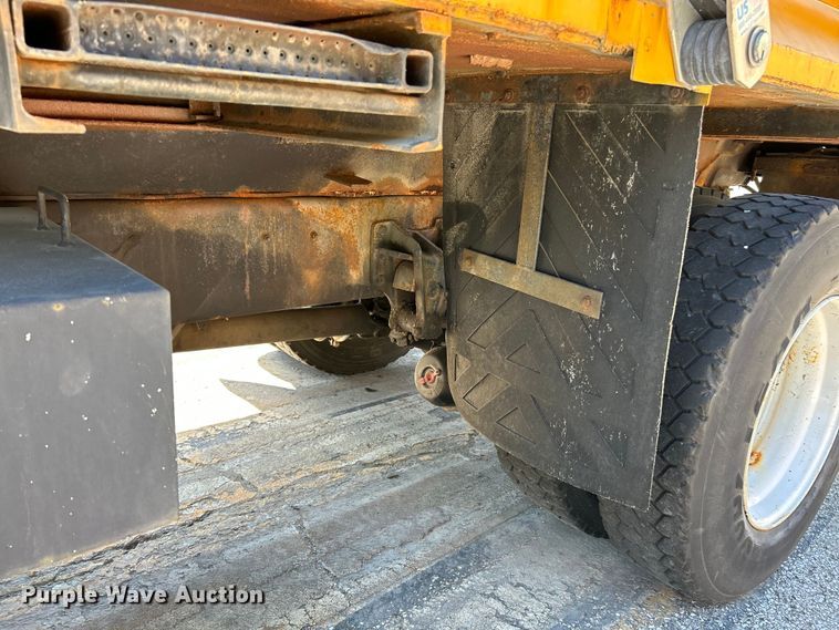 image for item NL9587 2001 International 4900  dump truck