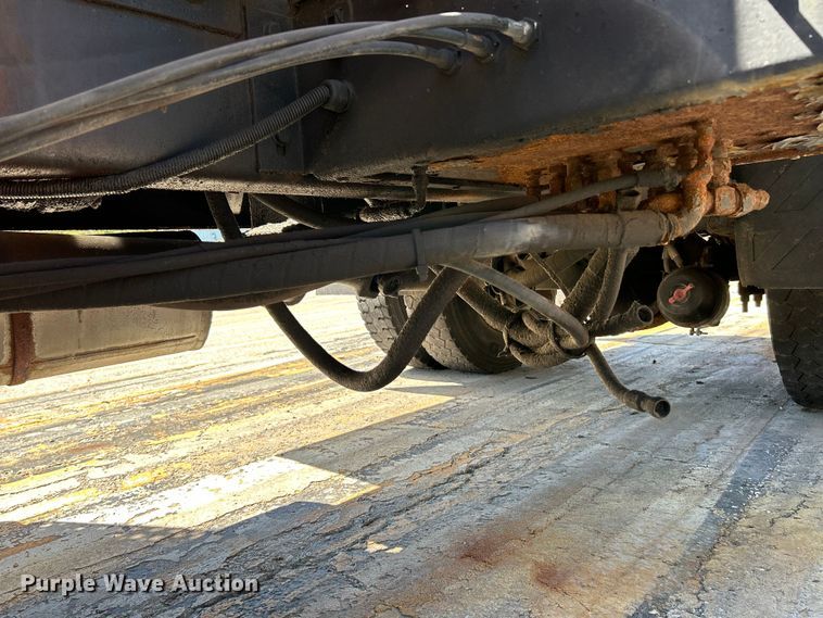 image for item NL9587 2001 International 4900  dump truck