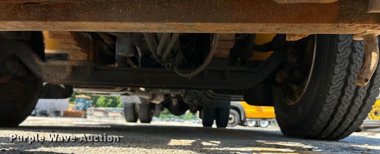 image for item NL9587 2001 International 4900  dump truck