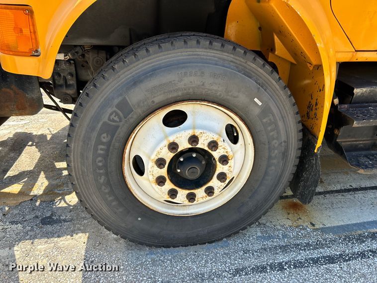 image for item NL9587 2001 International 4900  dump truck