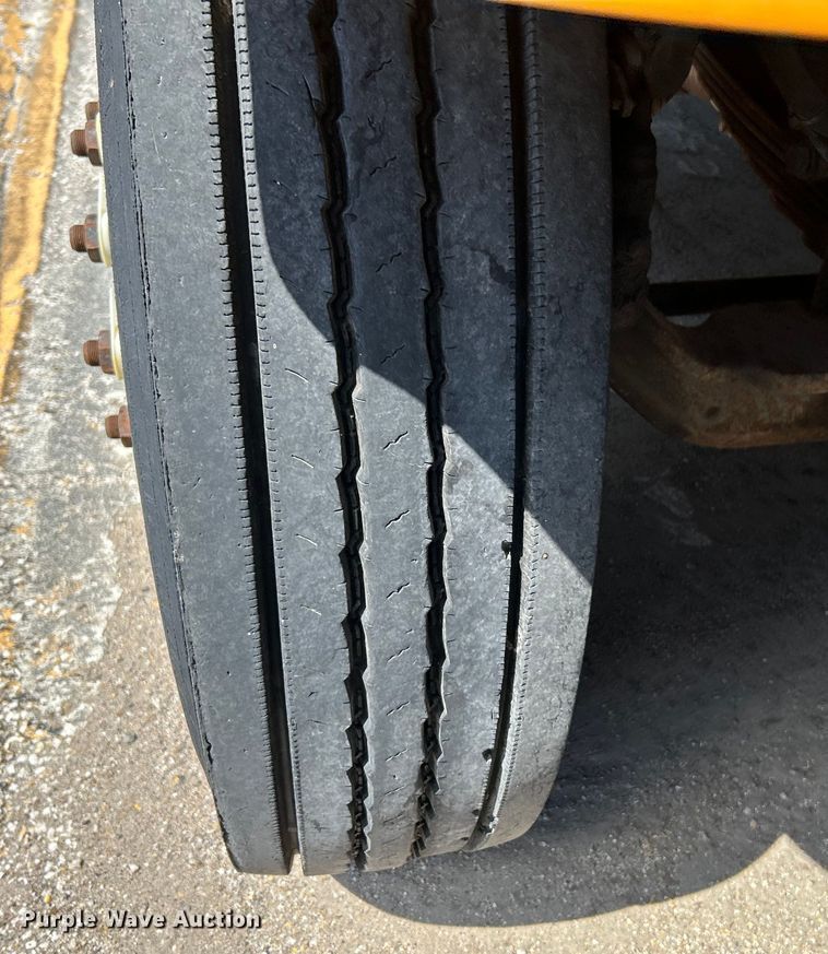 image for item NL9587 2001 International 4900  dump truck