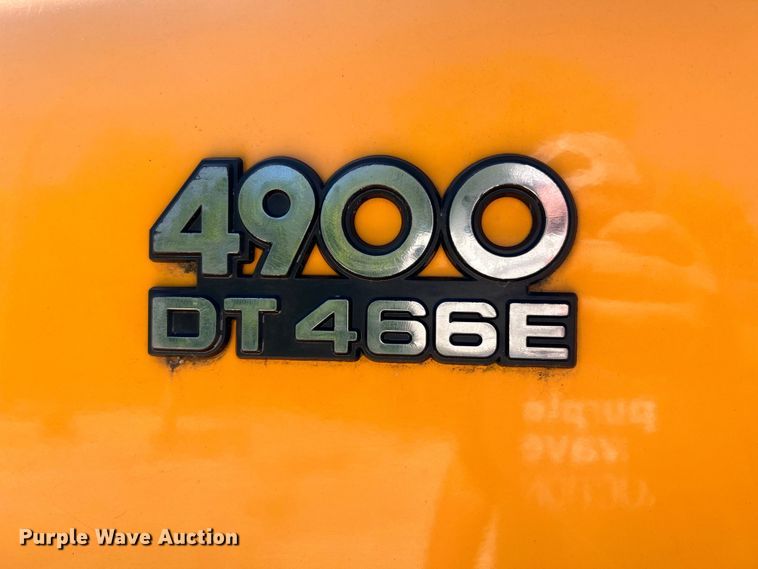 image for item NL9587 2001 International 4900  dump truck