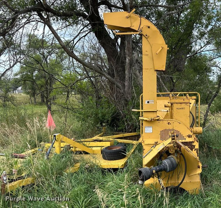 image for item NP9451 1993 Vermeer BC906  wood chipper