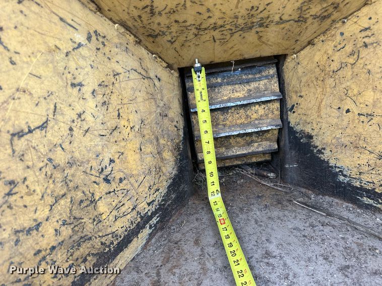 image for item NP9451 1993 Vermeer BC906  wood chipper