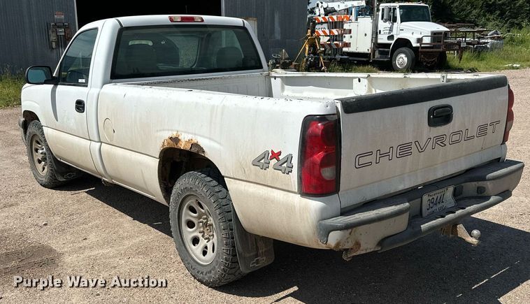 image for item NP9454 2007 Chevrolet Silverado Classic 1500  pickup truck