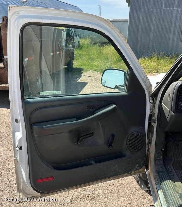 image for item NP9454 2007 Chevrolet Silverado Classic 1500  pickup truck