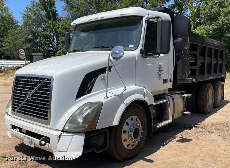 image for item NT9449 2011 Volvo dump truck