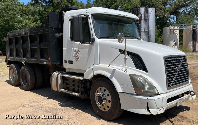 image for item NT9449 2011 Volvo dump truck