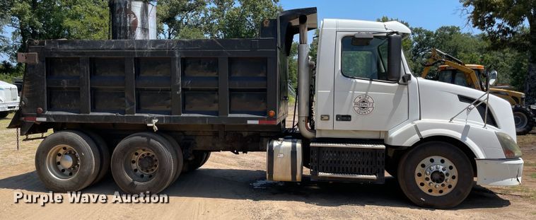 image for item NT9449 2011 Volvo dump truck