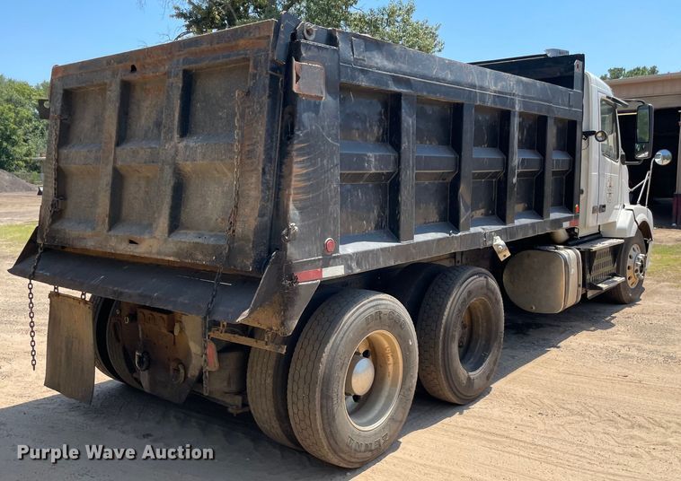 image for item NT9449 2011 Volvo dump truck