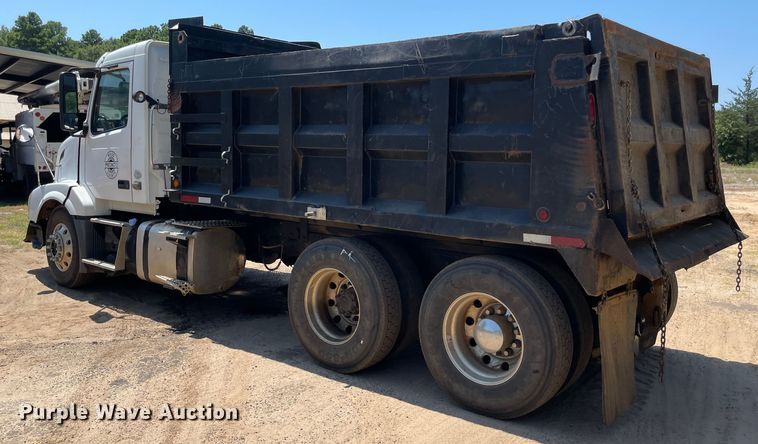 image for item NT9449 2011 Volvo dump truck