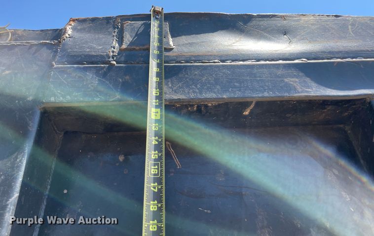 image for item NT9449 2011 Volvo dump truck