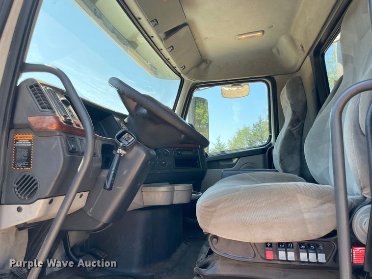 image for item NT9449 2011 Volvo dump truck