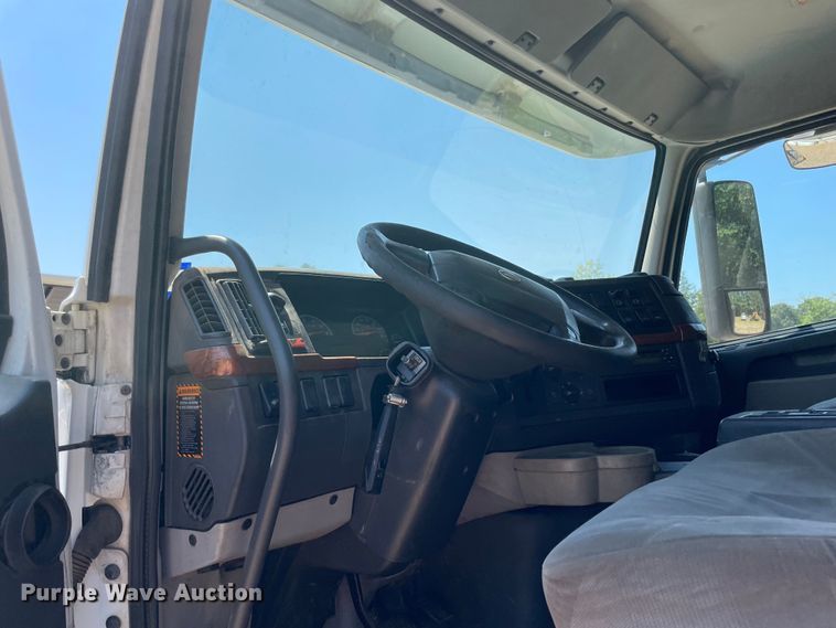 image for item NT9449 2011 Volvo dump truck