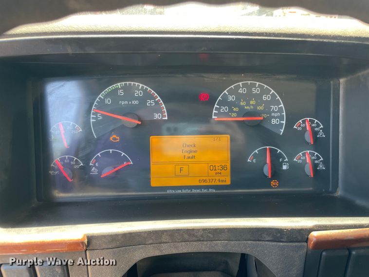 image for item NT9449 2011 Volvo dump truck