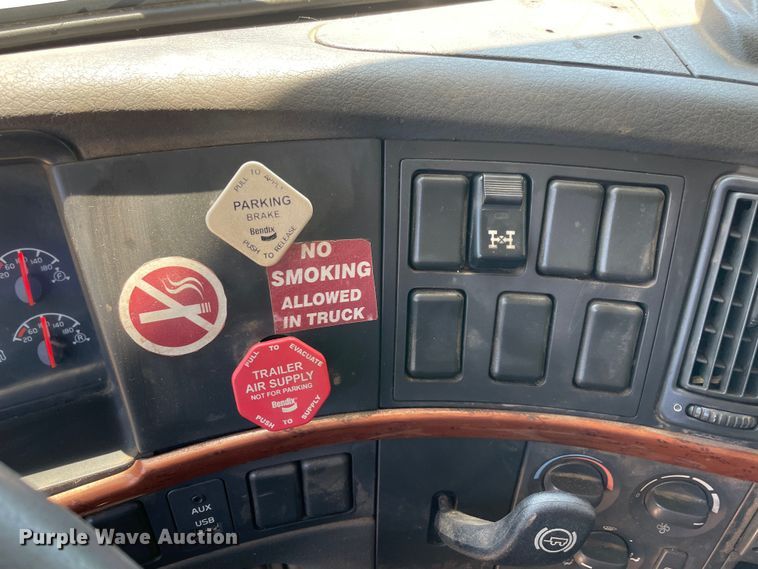 image for item NT9449 2011 Volvo dump truck