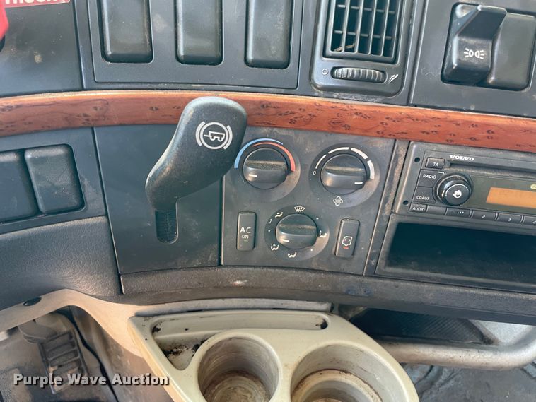 image for item NT9449 2011 Volvo dump truck