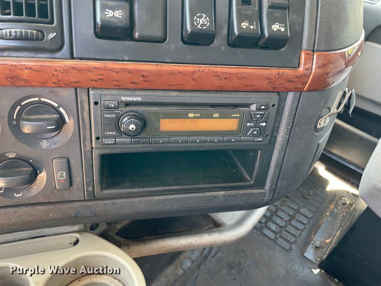 image for item NT9449 2011 Volvo dump truck