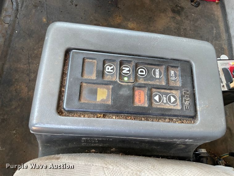 image for item NT9449 2011 Volvo dump truck