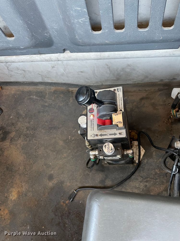 image for item NT9449 2011 Volvo dump truck