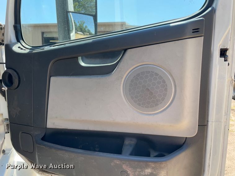 image for item NT9449 2011 Volvo dump truck