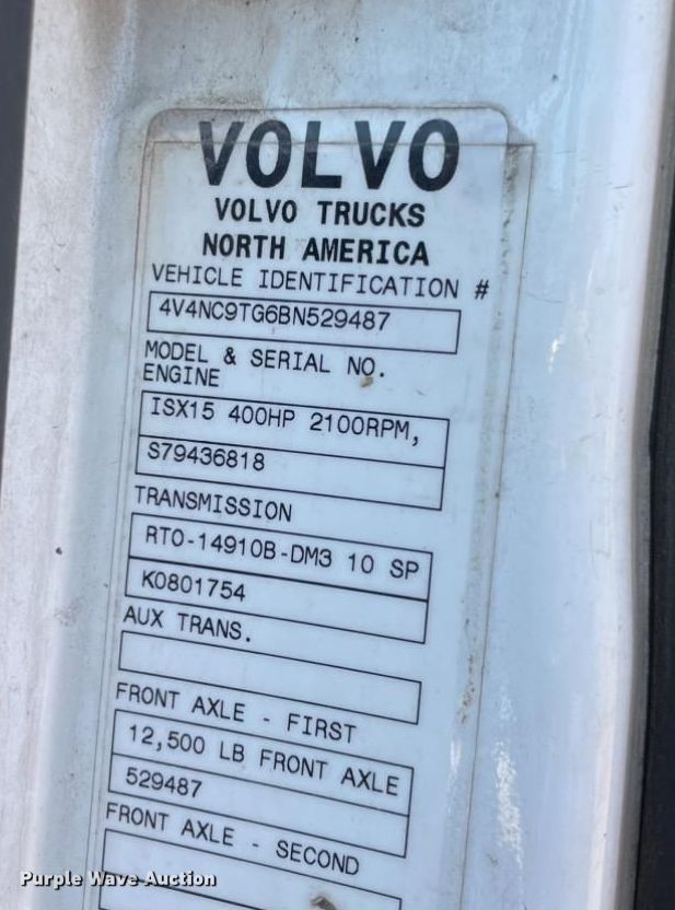 image for item NT9449 2011 Volvo dump truck