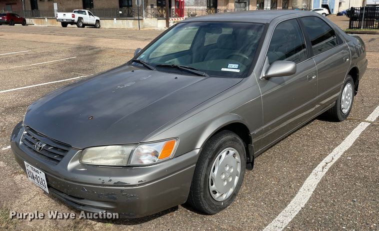 image for item NT9457 1997 Toyota Camry LE