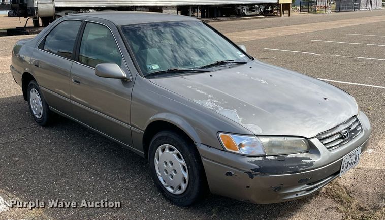 image for item NT9457 1997 Toyota Camry LE