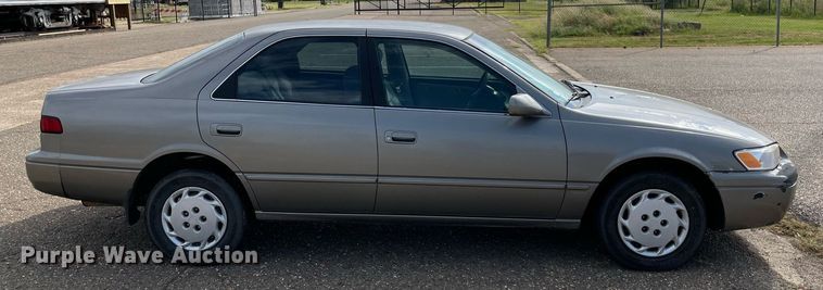 image for item NT9457 1997 Toyota Camry LE