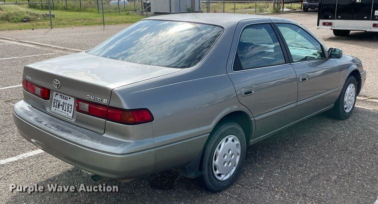 image for item NT9457 1997 Toyota Camry LE