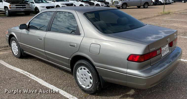 image for item NT9457 1997 Toyota Camry LE