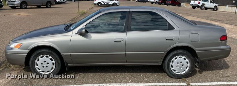 image for item NT9457 1997 Toyota Camry LE