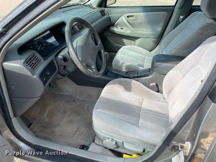 image for item NT9457 1997 Toyota Camry LE