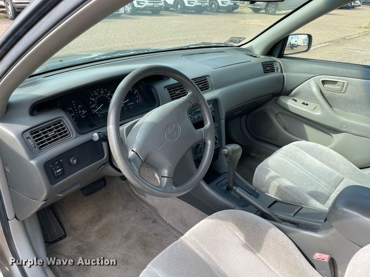 image for item NT9457 1997 Toyota Camry LE