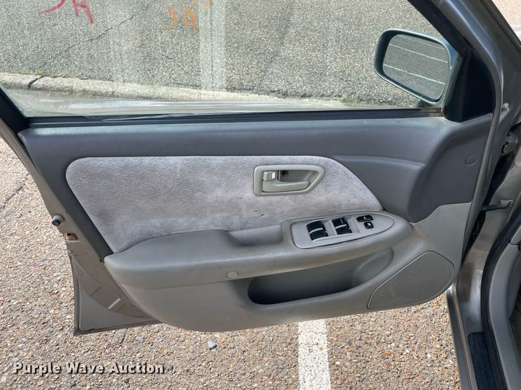 image for item NT9457 1997 Toyota Camry LE