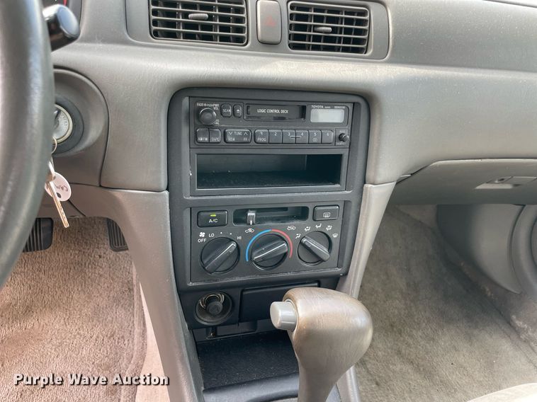 image for item NT9457 1997 Toyota Camry LE