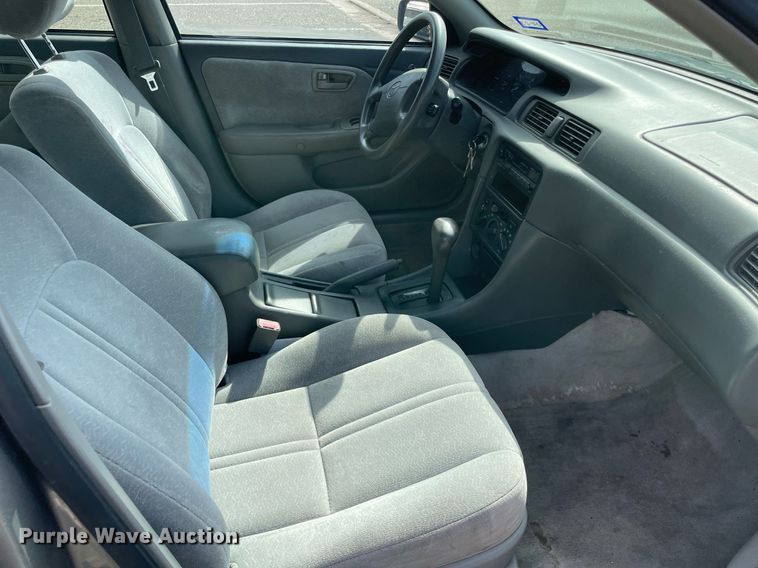 image for item NT9457 1997 Toyota Camry LE