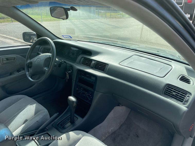 image for item NT9457 1997 Toyota Camry LE